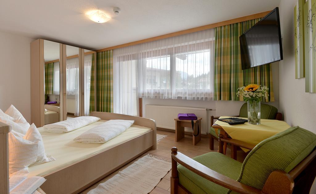 Hotel Theresia Garni Sankt Johann in Tirol Habitación foto