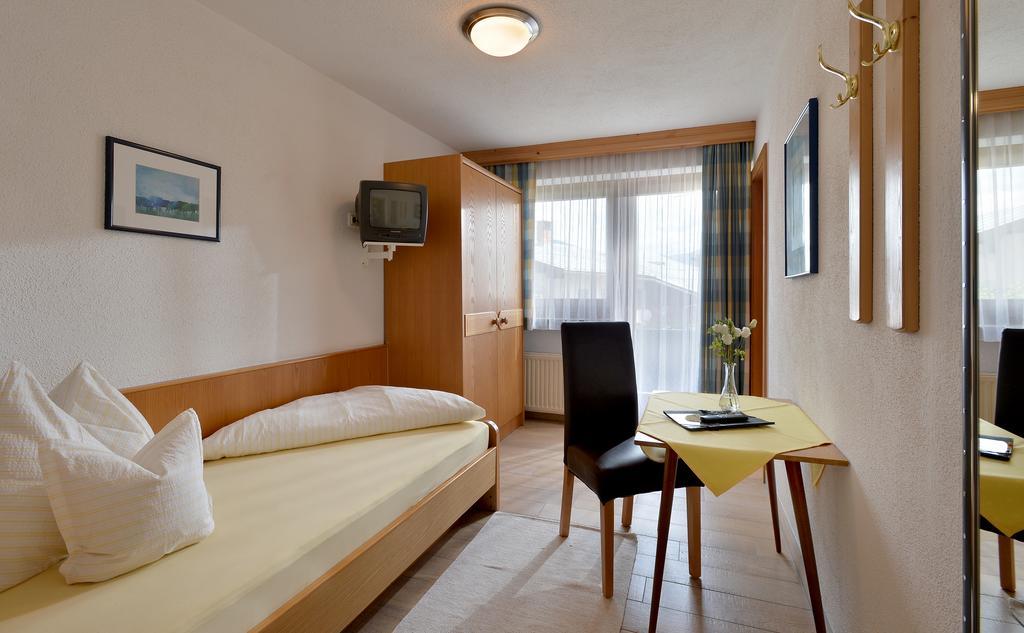 Hotel Theresia Garni Sankt Johann in Tirol Habitación foto